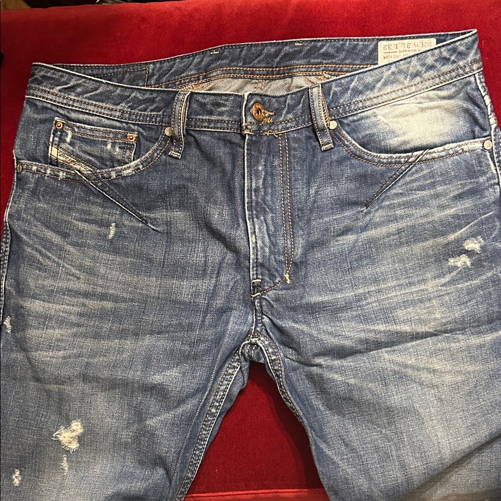 Diesel Men's Light wash Blue distressed by designer Slim-Straight Jeans 31/32